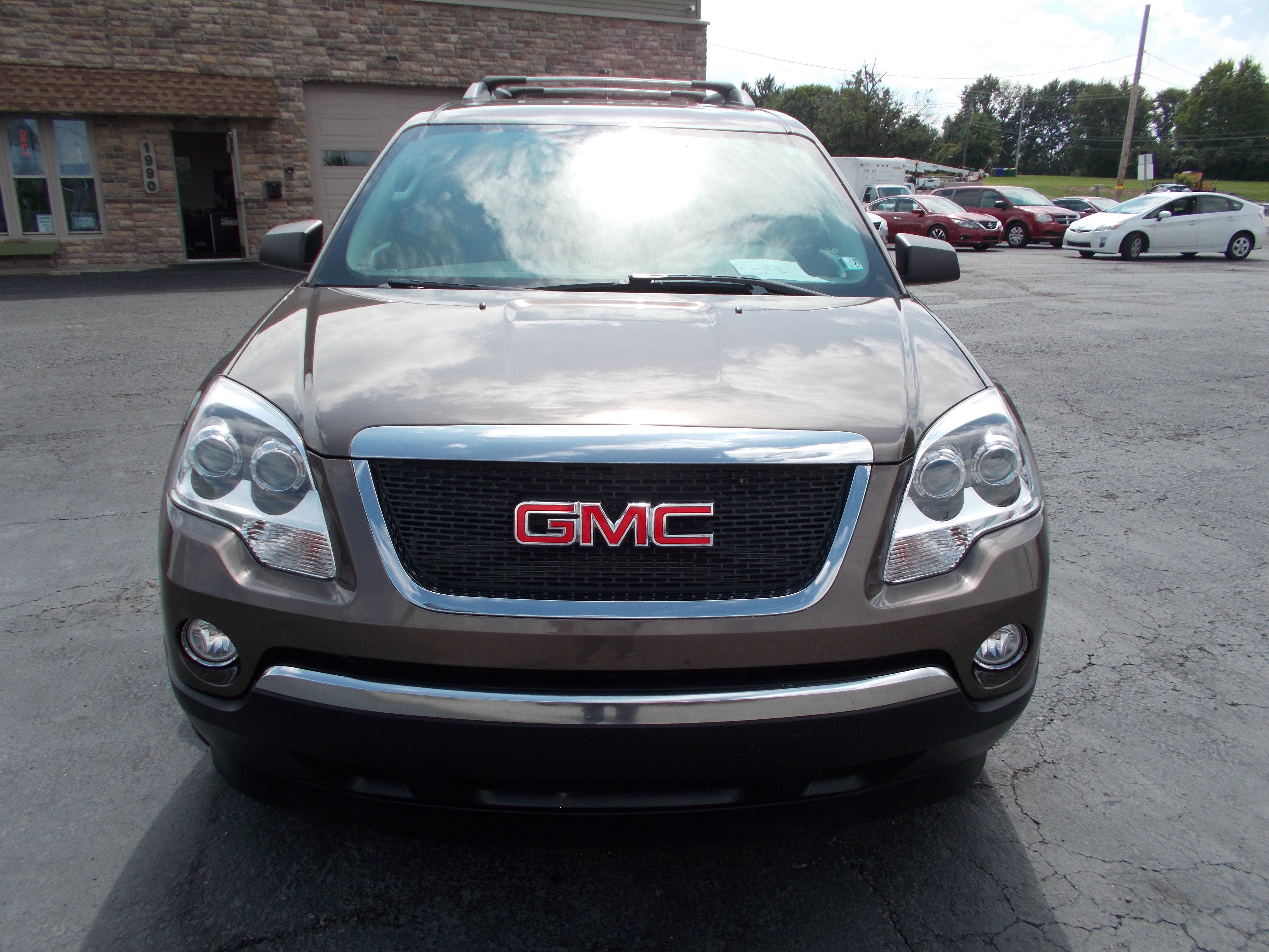 Used 2012 GMC Acadia AWD SLE image 2