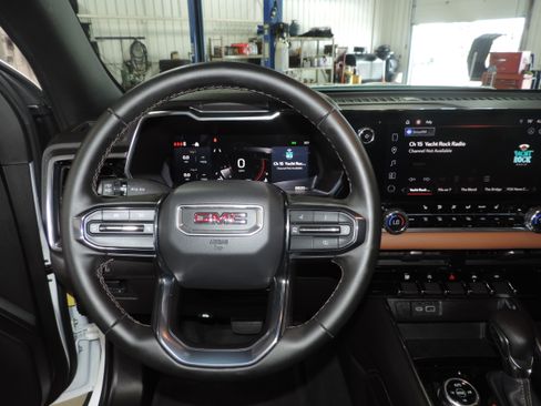 Used 2024 GMC Canyon AT4 image 37