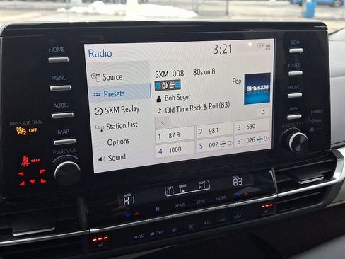 Used 2021 Toyota Sienna XLE image 19