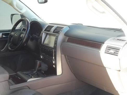 Used 2017 Lexus GX 460 Premium image 23