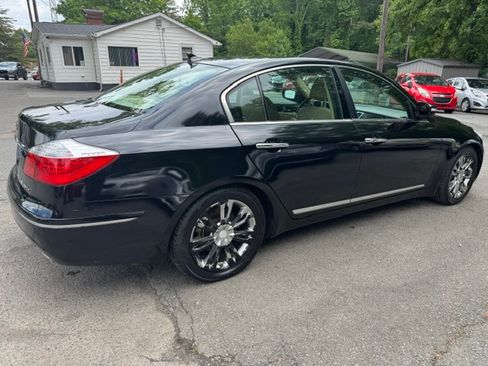 Used 2011 Hyundai Genesis 4.6 RWD image 5
