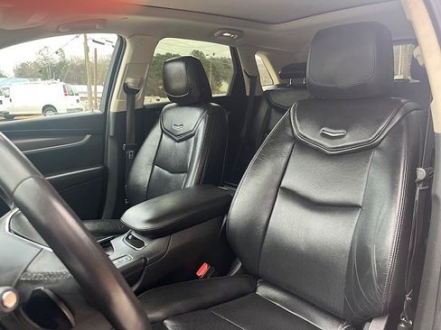 Used 2017 Cadillac XT5 Premium Luxury image 32