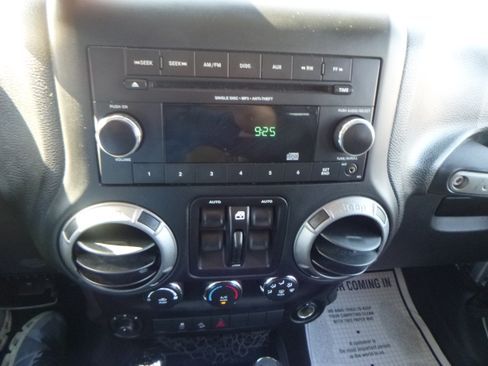 Used 2015 Jeep Wrangler 4WD Unlimited Sport image 19
