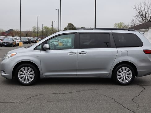 Used 2017 Toyota Sienna XLE image 5