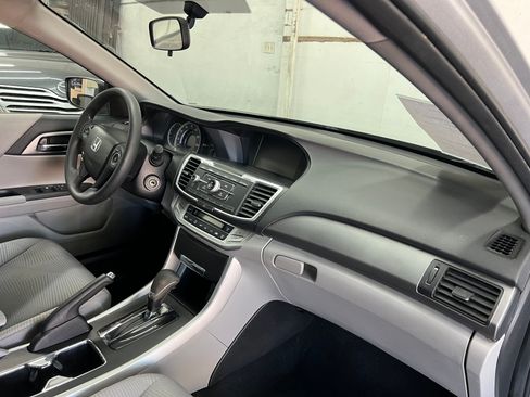 Used 2015 Honda Accord LX image 17