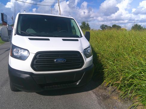 Used 2019 Ford Transit 150 XL image 7