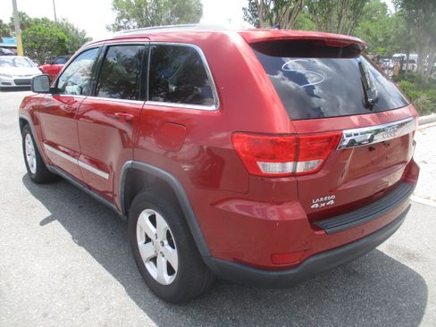 Used 2011 Jeep Grand Cherokee Laredo AWD/4WD image 8