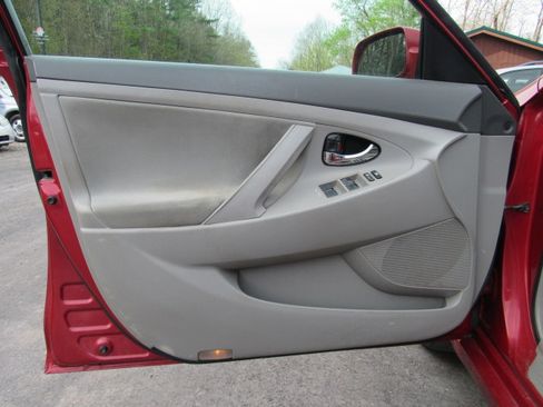 Used 2011 Toyota Camry LE Sedan FWD image 13