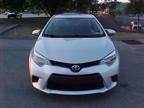 Used 2014 Toyota Corolla LE image 2