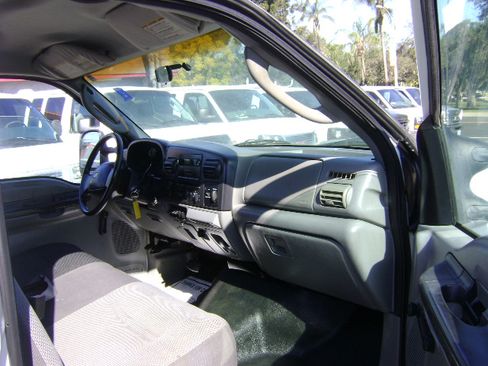 Used 2006 Ford F350 4x4 Regular Cab DRW Super Duty image 8