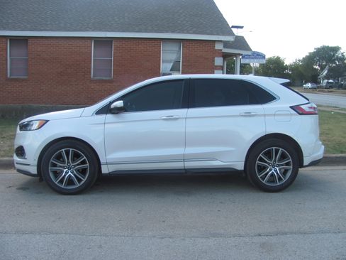 Used 2019 Ford Edge Titanium image 1