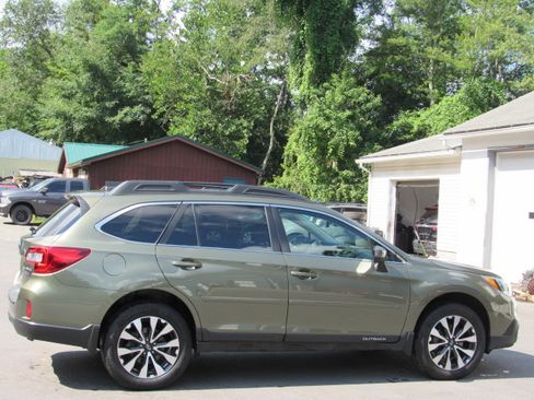 Used 2017 Subaru Outback 3.6R Limited AWD/4WD image 10