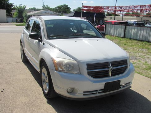 Used 2011 Dodge Caliber Mainstreet FWD image 2