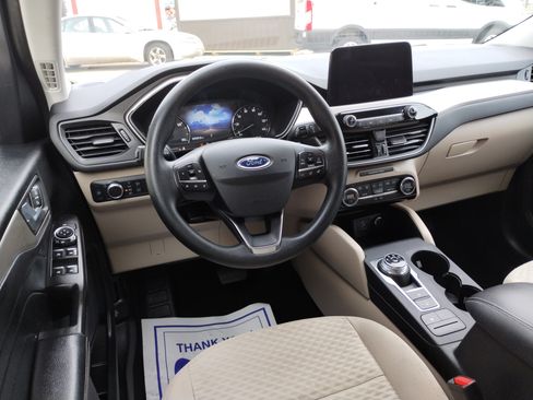Used 2021 Ford Escape SE image 5