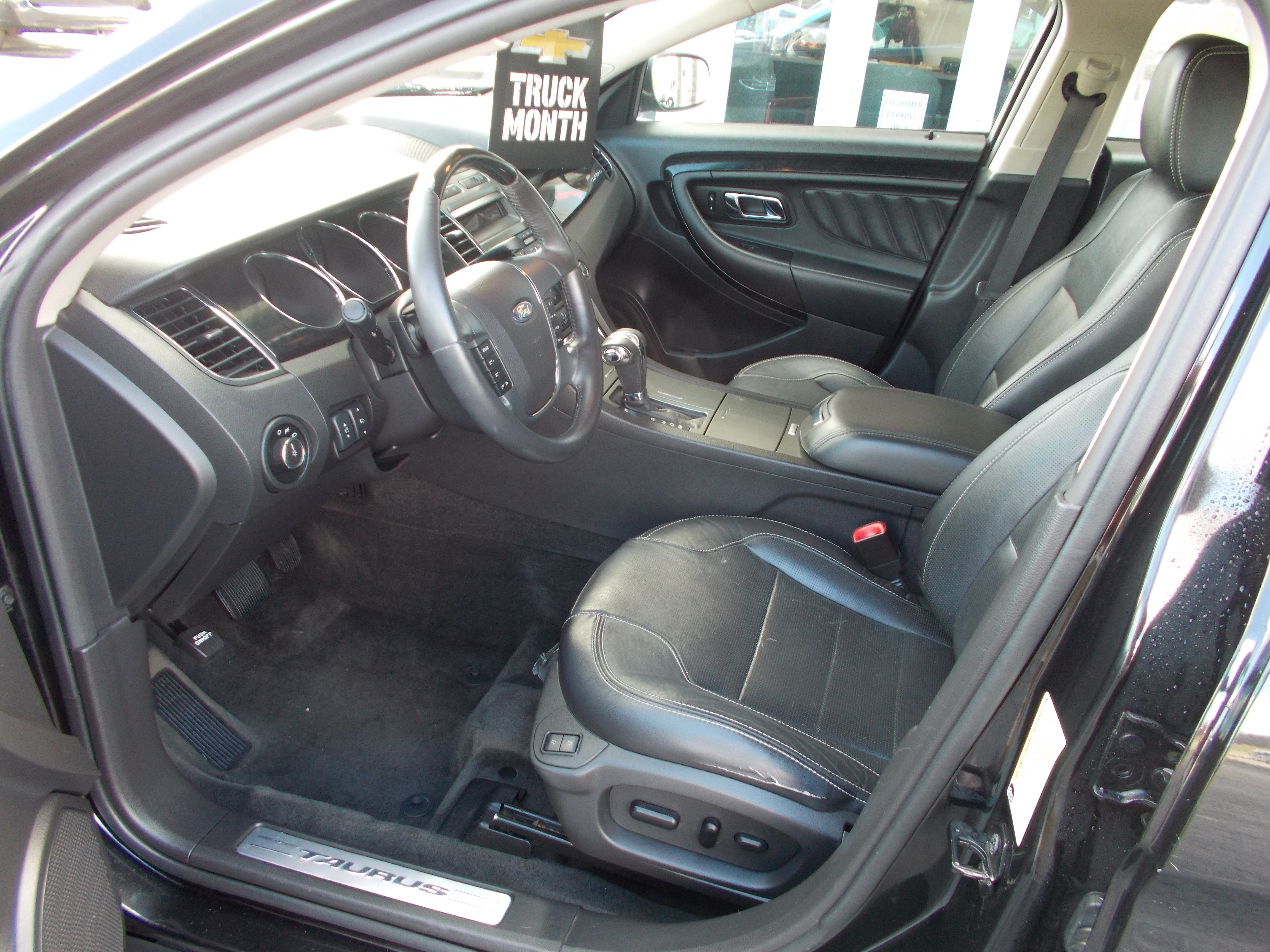 Used 2011 Ford Taurus Limited FWD image 10