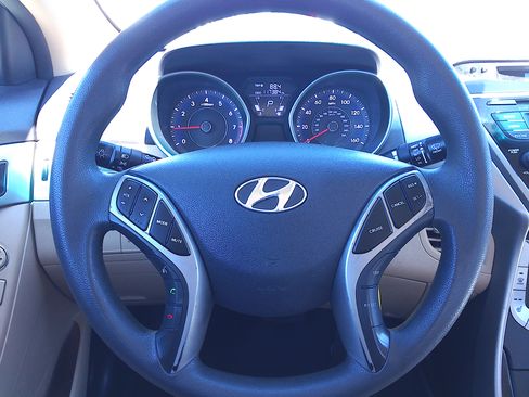 Used 2013 Hyundai Elantra GLS FWD image 25