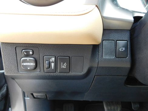 Used 2018 Toyota RAV4 XLE image 12