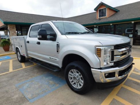 Used 2019 Ford F250 4x4 Crew Cab Super Duty image 2