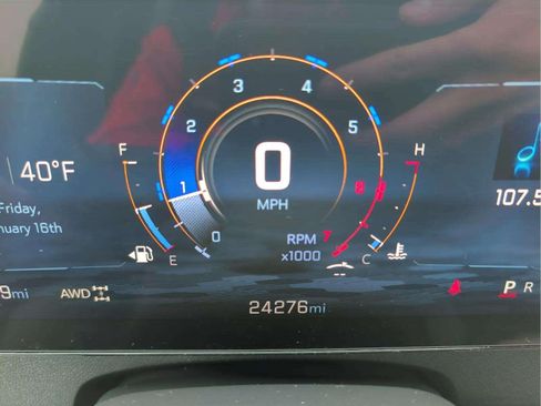 Used 2025 Chevrolet Traverse LT image 11