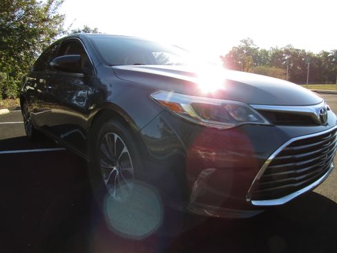 Used 2016 Toyota Avalon XLE Premium image 7