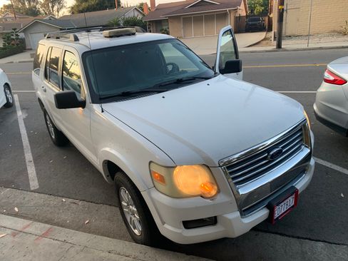 Used 2009 Ford Explorer 2WD XLT image 3