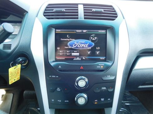 Used 2014 Ford Explorer XLT image 17