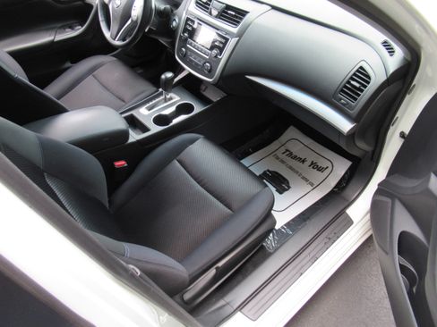 Used 2017 Nissan Altima SR FWD image 15