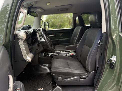 Used 2014 Toyota FJ Cruiser AWD/4WD image 13