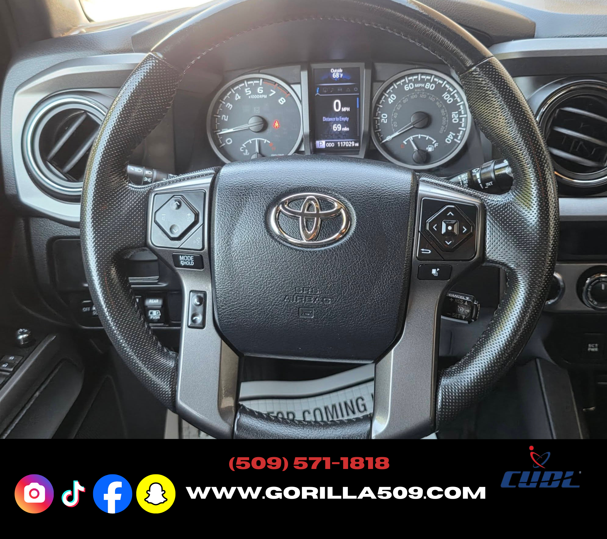 Used 2017 Toyota Tacoma TRD Off-Road AWD/4WD image 10