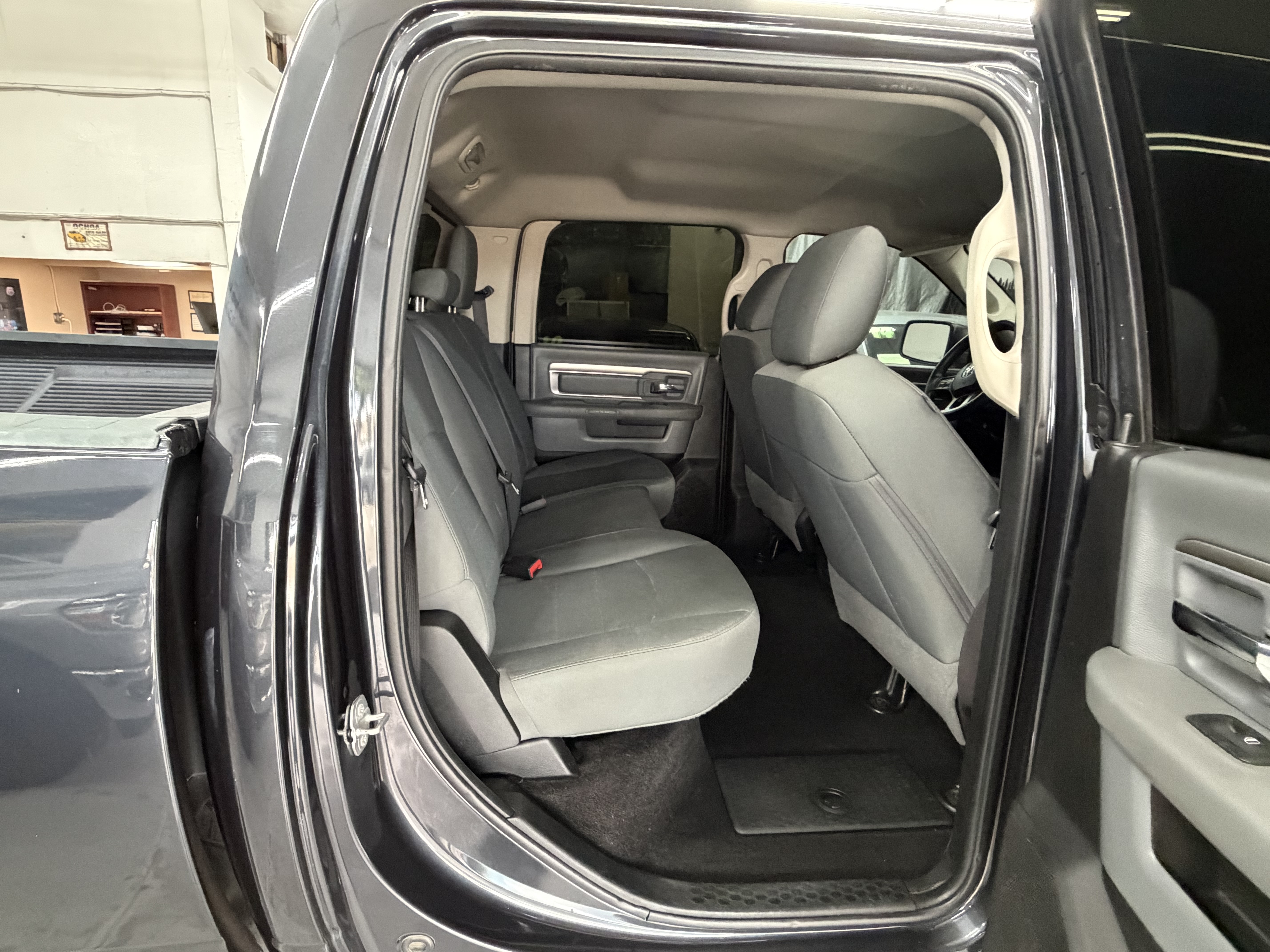 Used 2017 RAM 2500 4x4 Crew Cab SLT image 11