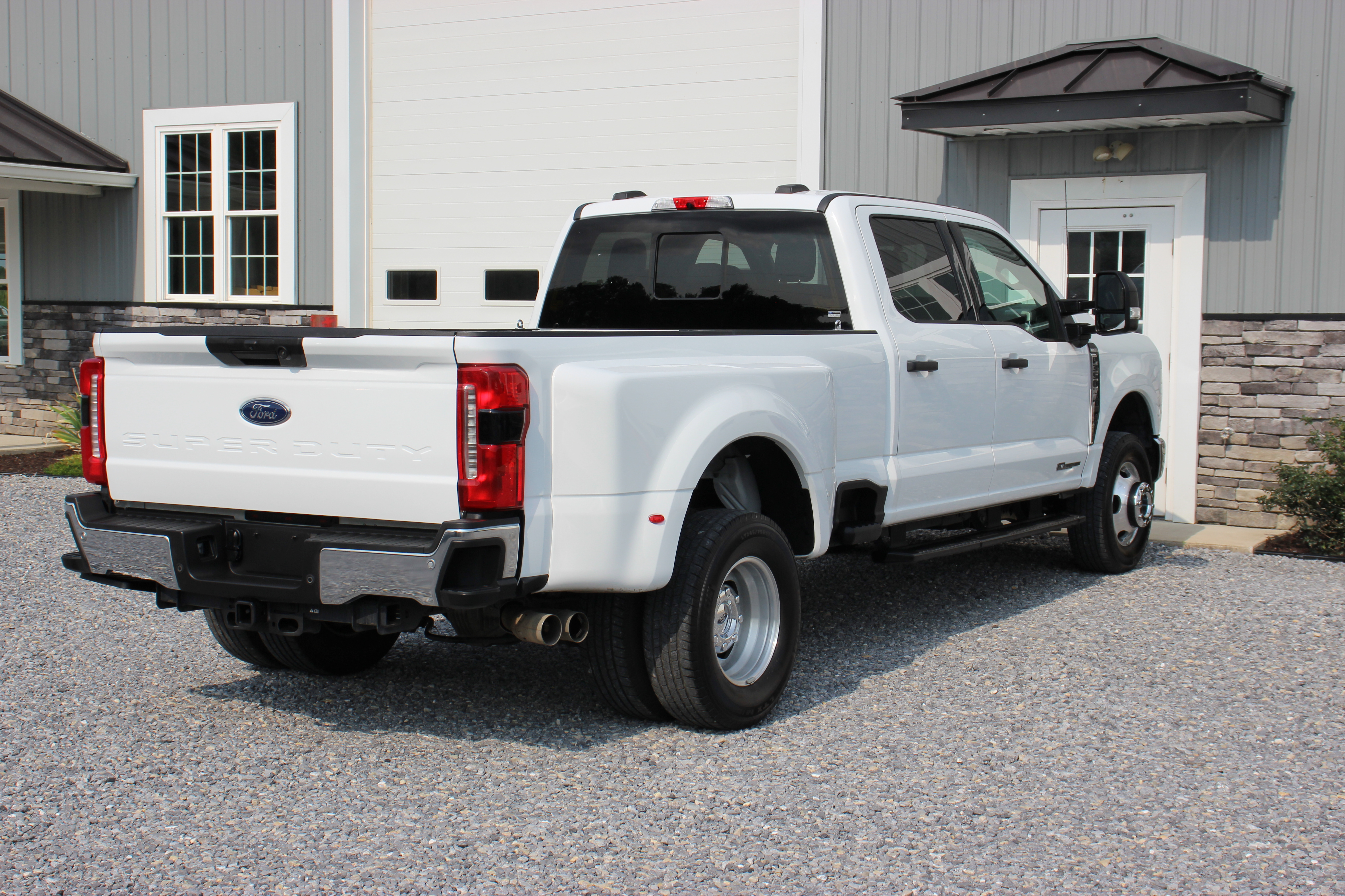 Used 2024 Ford F350 4x4 Crew Cab DRW Super Duty image 8