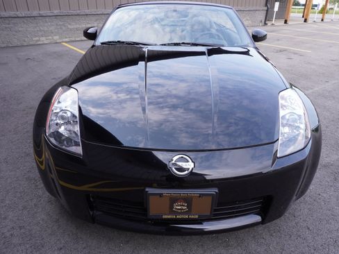 Used 2005 Nissan 350Z Roadster RWD image 5