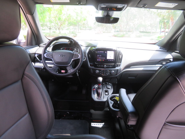 Used 2022 Chevrolet Traverse FWD RS image 23