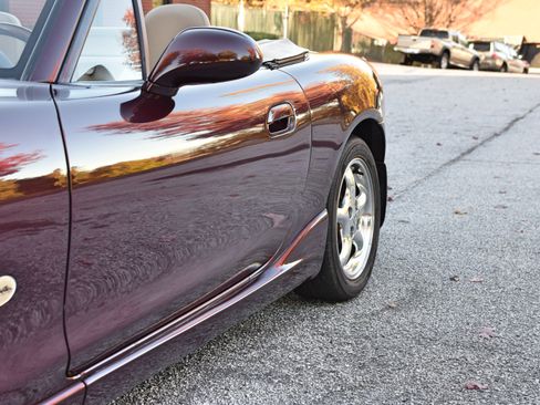 Used 2000 MAZDA MX-5 Miata Special Edition image 16