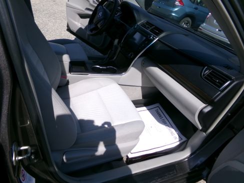 Used 2015 Toyota Camry LE image 14