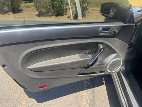 Used 2015 Volkswagen Beetle TDI image 10