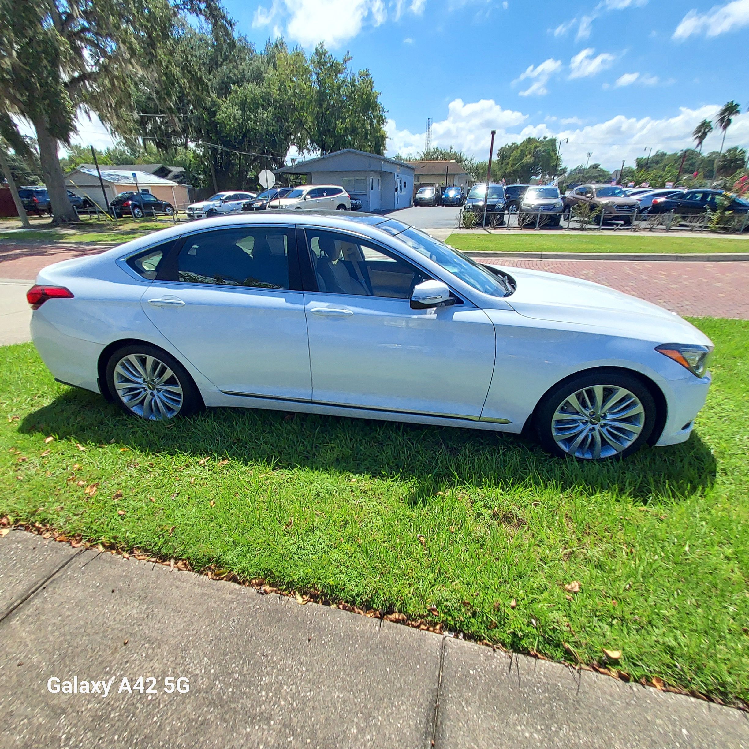 Used 2015 Hyundai Genesis 5.0 RWD image 4