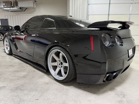 Used 2009 Nissan GT-R Premium AWD/4WD image 8