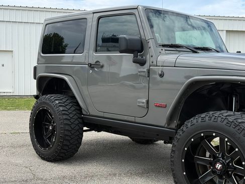 Used 2016 Jeep Wrangler 75th Anniversary AWD/4WD image 56