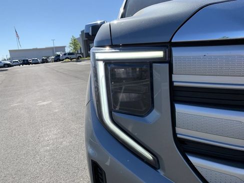 Used 2024 GMC Sierra 1500 SLE AWD/4WD image 9