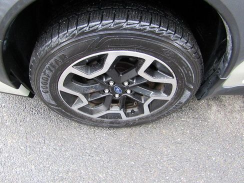 Used 2016 Subaru Crosstrek 2.0i Premium image 9