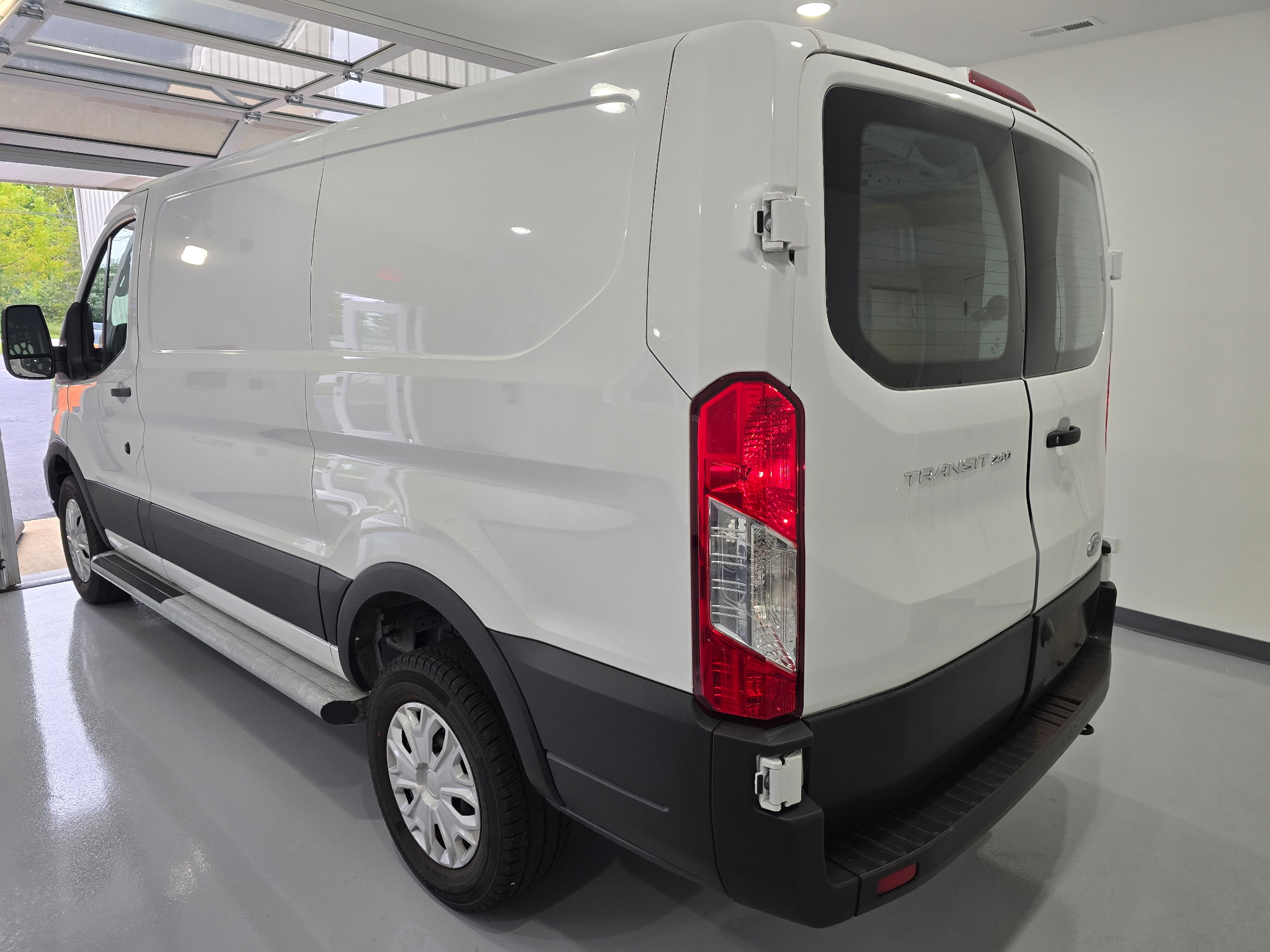 Used 2025 Ford Transit 250 Low Roof RWD image 19
