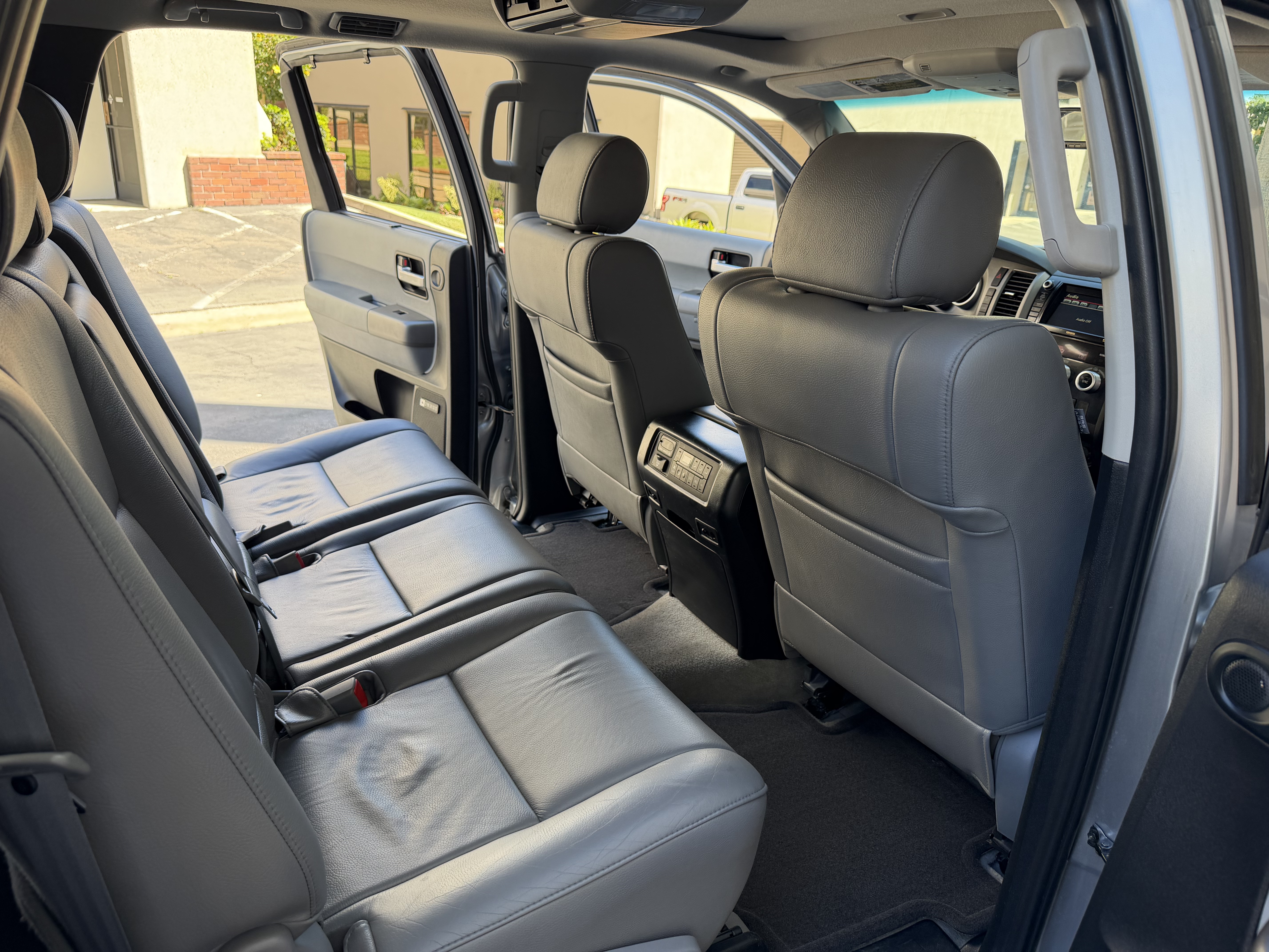 Used 2011 Toyota Sequoia Limited AWD/4WD image 28