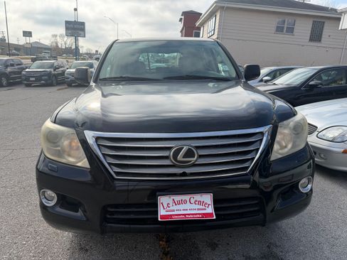 Used 2009 Lexus LX 570 image 3