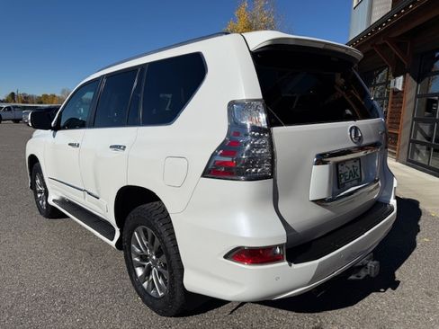 Used 2016 Lexus GX 460 Luxury image 3