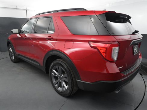 Used 2022 Ford Explorer XLT image 3