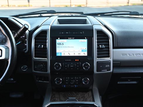 Used 2018 Ford F350 Lariat image 25