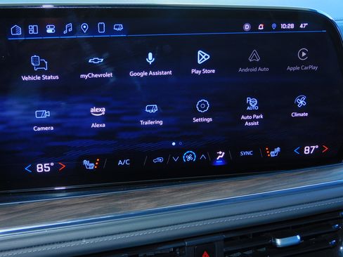 Used 2025 Chevrolet Suburban Z71 image 21