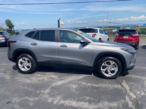 Used 2024 Chevrolet Trax LS FWD image 5