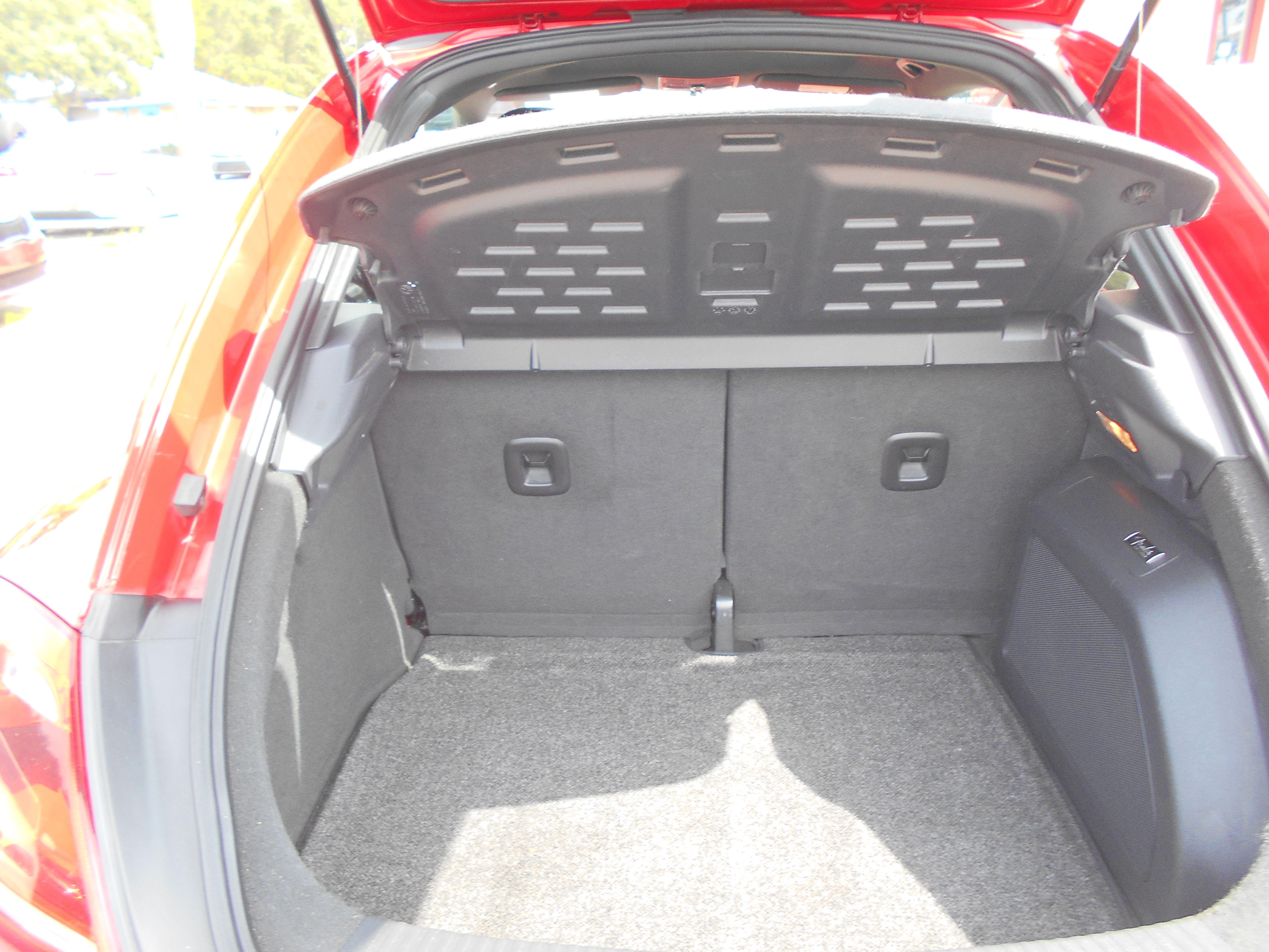 Used 2013 Volkswagen Beetle Turbo Coupe FWD image 7